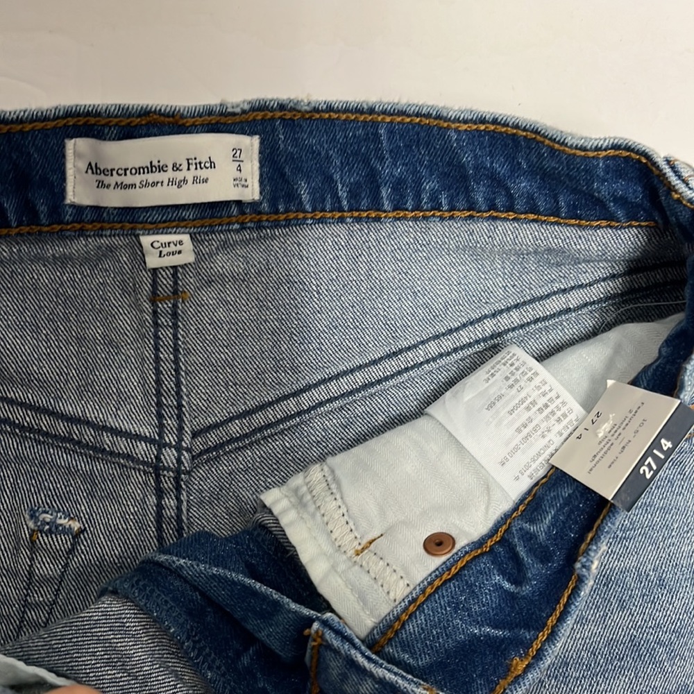 NWT Abercrombie curve love high rise mom shorts.  heart sequin pride shorts 27/4 - Picture 6 of 6